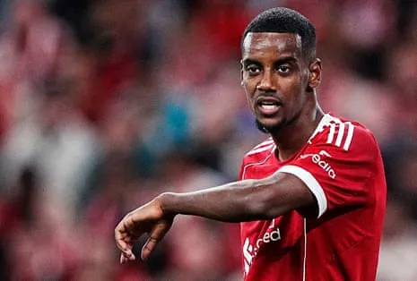 Isak's Debut Offers Star Power Amid Noticeable Rust